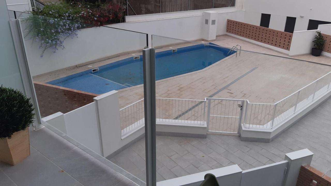 شقة New Beside Sitges With Pool Beside Beach فيلانوفا إي لا خيلترا المظهر الخارجي الصورة