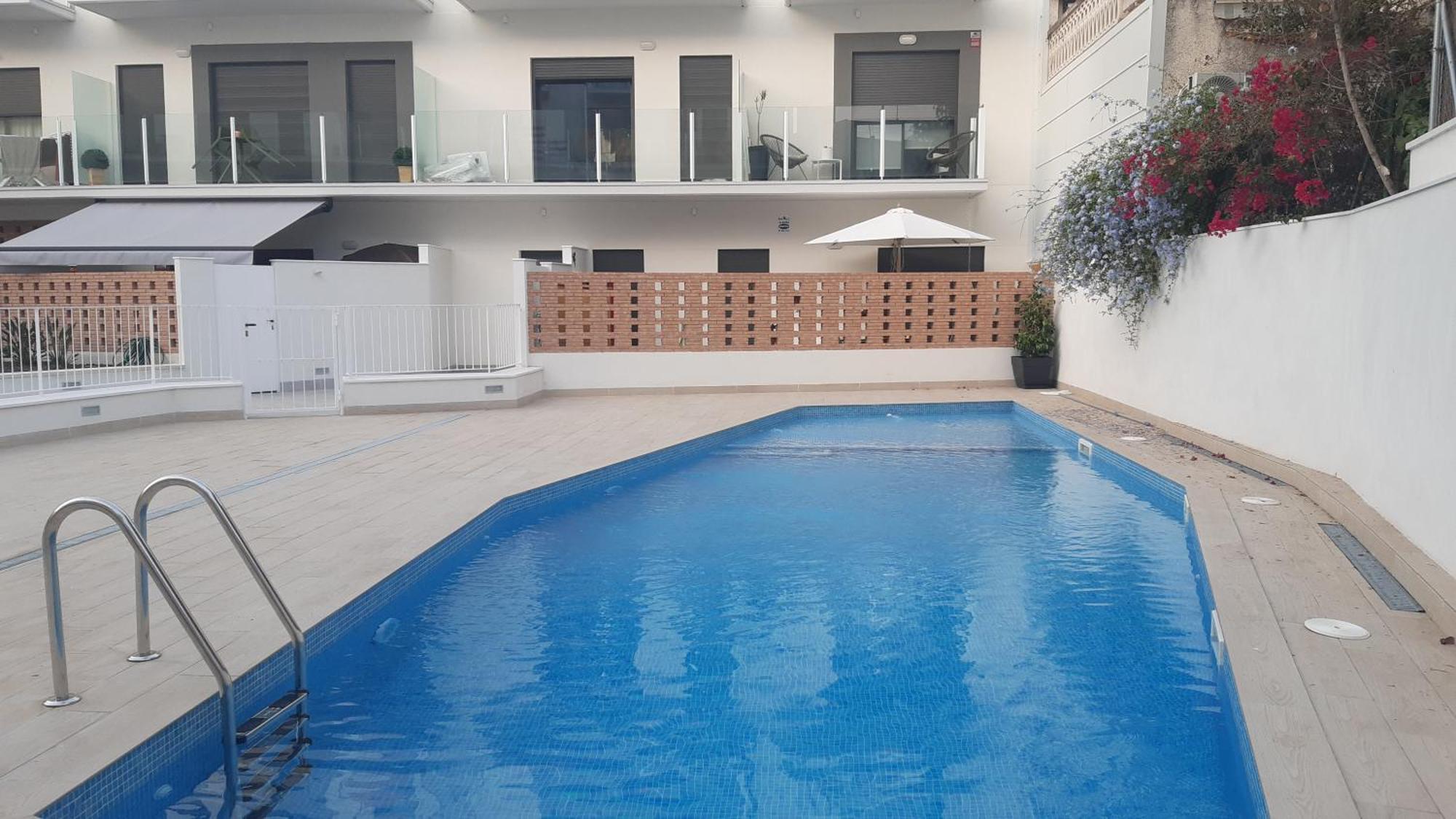 شقة New Beside Sitges With Pool Beside Beach فيلانوفا إي لا خيلترا المظهر الخارجي الصورة