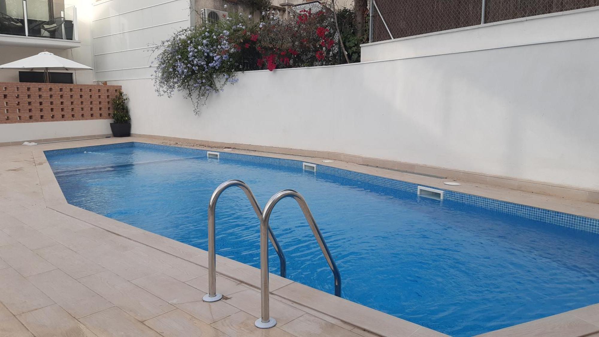 شقة New Beside Sitges With Pool Beside Beach فيلانوفا إي لا خيلترا المظهر الخارجي الصورة